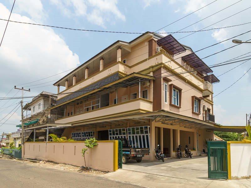 Отель Reddoorz Syariah Near Simpang Sekip Палембанг Экстерьер фото