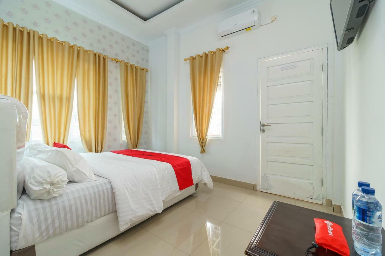 Отель Reddoorz Syariah Near Simpang Sekip Палембанг Экстерьер фото